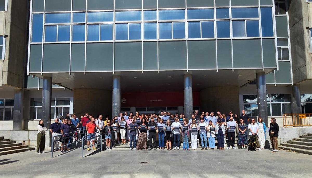 Concentracin de periodistas y trabajador@s de RTVE y RNE en Prado del Rey. / A. P.
